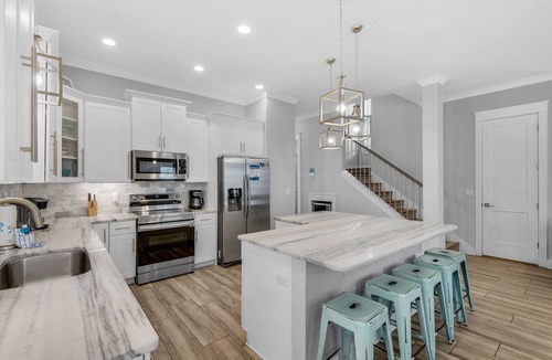Emerald Waters Village House | ☀️Walk to Beach I 3 Kings👑 I 2 Community Pools-4BR Sea Ya Sun☀️