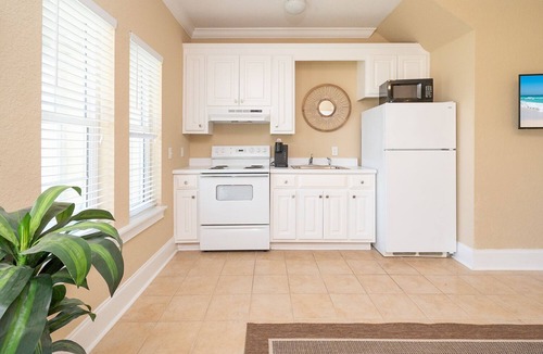 El Centro Beach House | WALK TO BEACH! Spacious, Sleeps 12! Gulf View, Pool