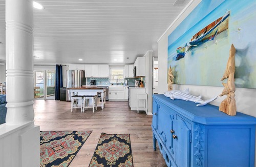 Fort Bay House | 🏖️Walk to Beach-Great Location-A Wave We Go🏖️