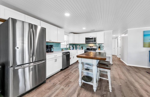 Fort Bay House | 🏖️Walk to Beach-Great Location-A Wave We Go🏖️