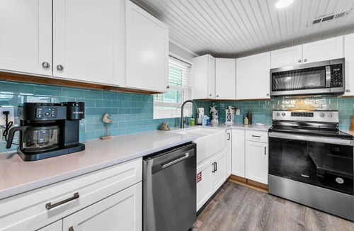Fort Bay House | 🏖️Walk to Beach-Great Location-A Wave We Go🏖️
