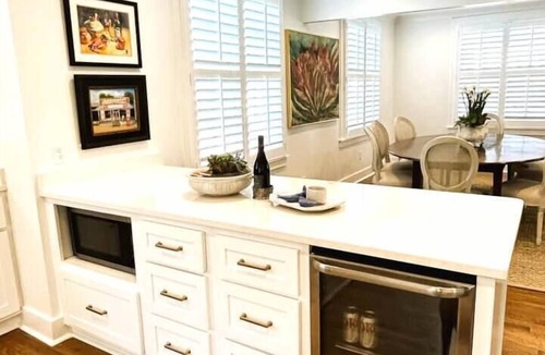 Oxford House | Walk to Campus & Square*Pets Welcome*Luxury Home