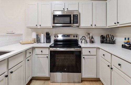 Starkville Condo | Walk to Davis Wade Stadium, Pet Friendly, King Bed