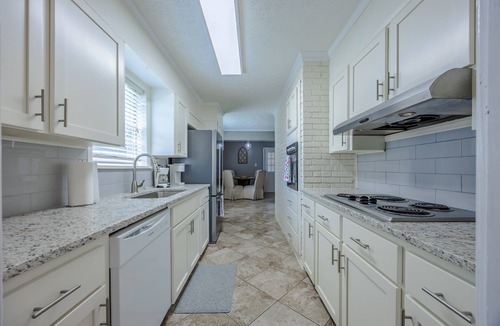 Prattville House | Walk to Downtown Prattville.Close to RTJ. 3BR/2BA.