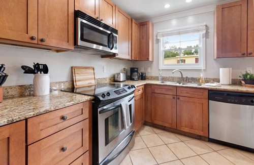 Biloxi Villa | Walk to Downtown OS | 3BR Townhouse