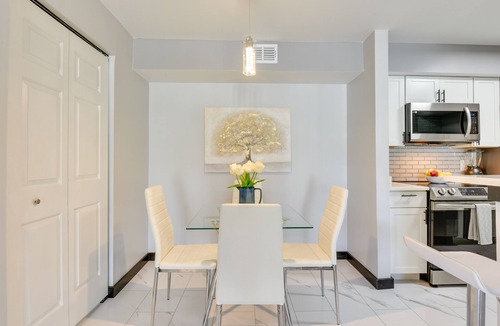 Indian Bayou Condo | Walk to Golf Course & Beach: Modern Destin Condo