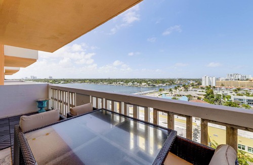 Hollywood South Central Beach Condo | Walk to Hollywood Beach: Coastal Condo w/Views!