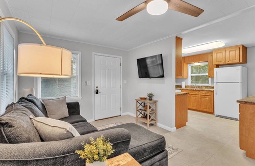 Lakeland Condo | Walk to Lakes & Florida Southern | Pet-Friendly | 2BR, BBQ Patio, Sleeps 4