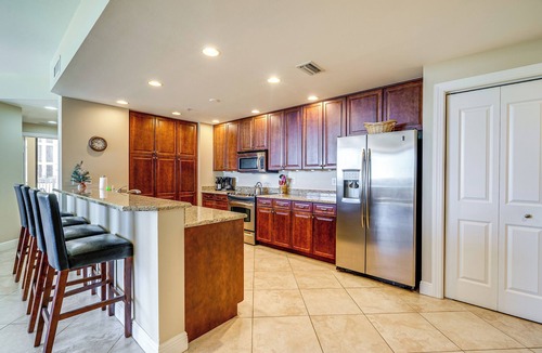 Cape Harbour Condo | Walk to Marina + Restaurants: Cape Coral Escape!