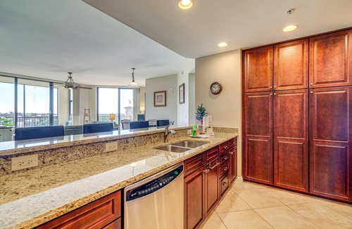 Cape Harbour Condo | Walk to Marina + Restaurants: Cape Coral Escape!