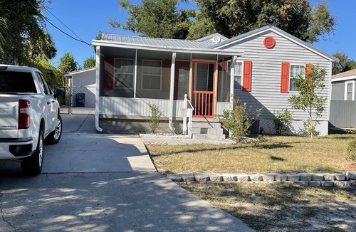 Lakeside House | Walk to Old St Andrews from cozy bungalow on Lake Huntington: The Crow’s Nest