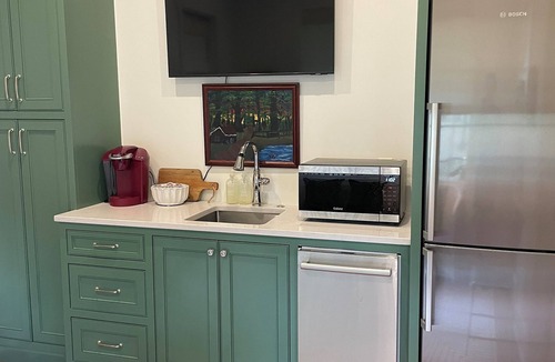 Oxford Cottage | Walk to Oxford Square and Grove on Ole Miss Campus. No stress or parking hassles