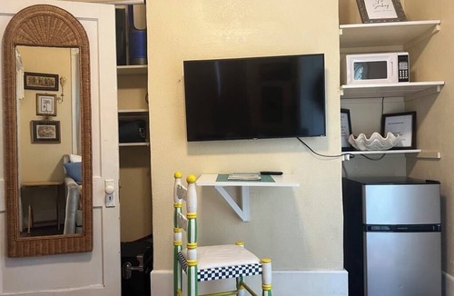 Downtown Apartment | Walk to Palafox Restaurants, Markets and Events!