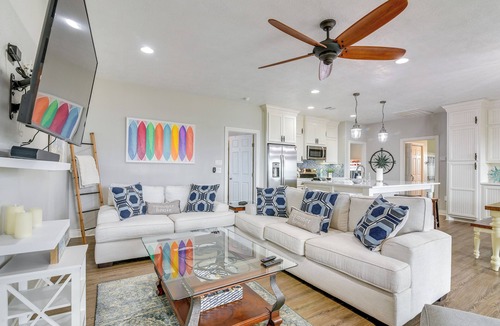 Crystal Beach Cottage | Walk to Sand! Home w/Wide-open Ocean Views + Bar