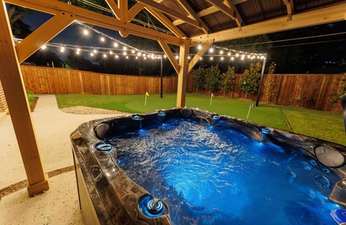 Arlington House | Walk to Stadium-4 Full Bath, Hot Tub Mini Golf Game Room