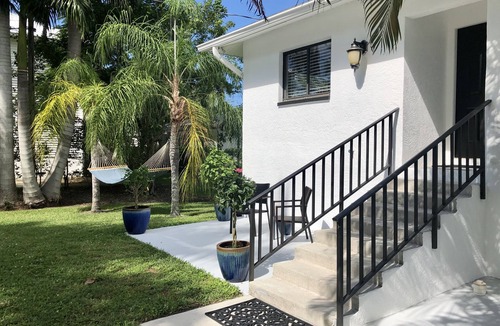 Old Naples Condo | Walk to the Beach - Downtown Old Naples - Turnkey