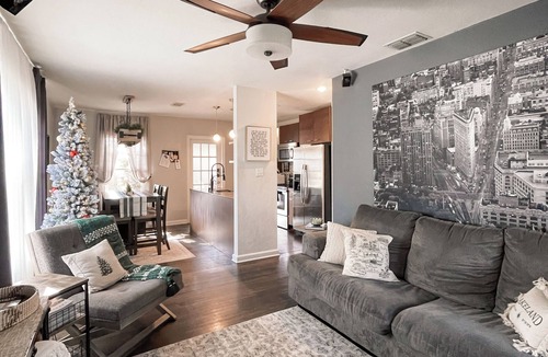Downtown Cottage | Walkable Dixieland District Gem With Yard