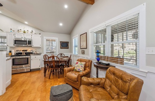 Mentone Cottage | Walnut Cottage-walk to downtown & Brow Park
