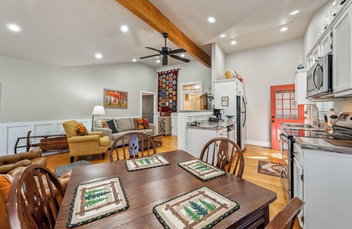 Mentone Cottage | Walnut Cottage-walk to downtown & Brow Park