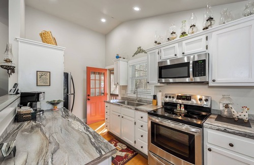 Mentone Cottage | Walnut Cottage-walk to downtown & Brow Park