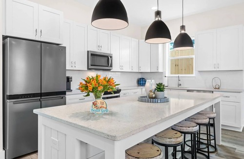 Hollywood Beach House | Wanderlust by AvantStay | Walk to Beach + Pool | New Construction