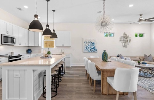 Kiska Beach House | Wanderlust by AvantStay | Walk to Beach + Pool | New Construction