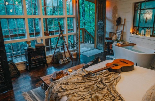 Crane Hill Cabin | WANDERLUST TREEHOUSE REAL LIFE FAIRYTALE FOR TWO.HIDDEN DEEP IN THE WOODS