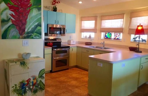 Bayview Apartment | Watch the sailboats and boats come and go from Casa Marina