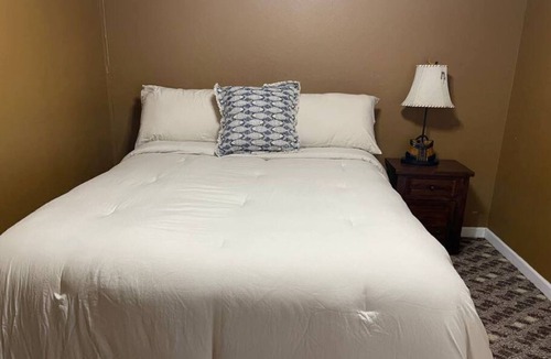 Desha Cabin | Water front 5 bedroom 2 bath Pendleton Point