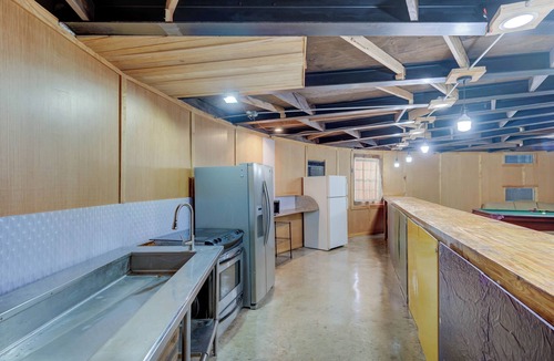 Minden House | Water tank conversion. Spacious 4-bed 2-bath in enchanting Minden.