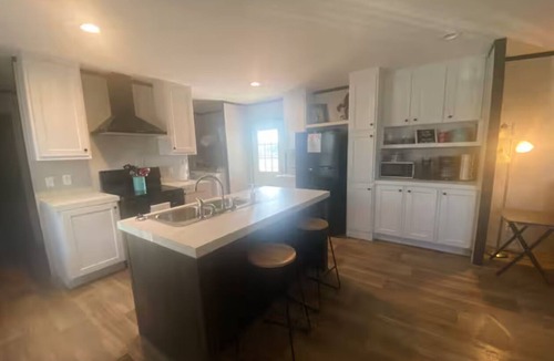 Florien House | "Water View" Buck n Bass Camp