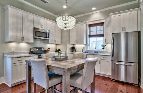 Watercolor House | Watercolor Carriage House- King Bd -2 Bikes-300 Yards to Frog Pool/Seasonally Heated