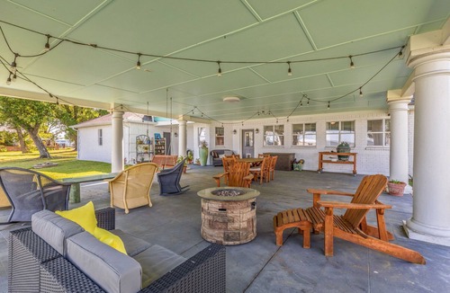 Sulphur House | Waterfront 3 Bedroom Home