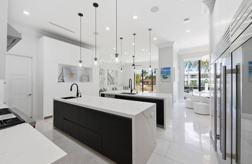 Las Olas Isles Villa | Waterfront 7BR Estate for 18 w/Infinity Pool, Spa, Private Dock, Wine Cellar