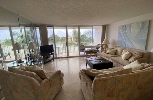 Bayway Isles Condo | Waterfront Boca Ciega Bay with sunset views - 2 BR, 2 Baths