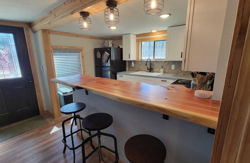 Broaddus Cabin | WATERFRONT Cabin on a Secluded Cove - Fish directly from property!