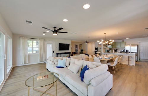 Seven Points House | Waterfront Cedar Creek Lake Gem: Near Marina!