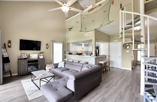 April Sound Condo | WaterFront Condo in upscale neighborhood of April Sound “Our Happy Place”