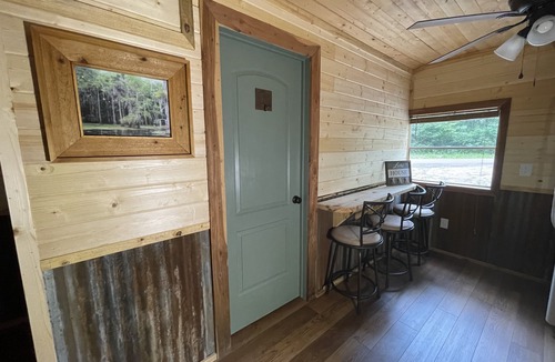 Karnack Cabin | WATERFRONT.Cozy Cabin on the water- quiet tributary of Caddo Lake! Pet friendly!