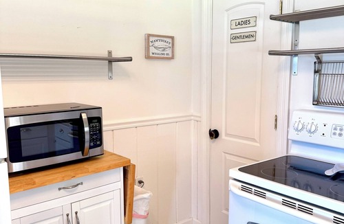 Shoreline Park House | Waterfront Escape~5Mins to Casino & Beach~Free Parking