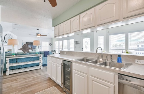 Jamaica Beach House | Waterfront Home! Kids/Pet Friendly! Kayaks/Bikes!