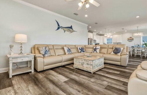 Dauphin Island House | Waterfront home with private grill dock and washer & dryer