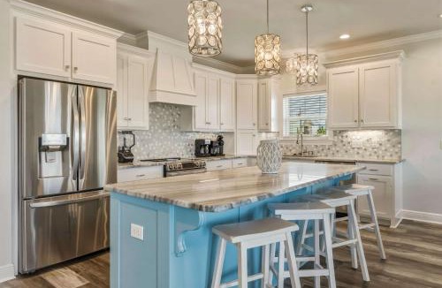 Dauphin Island House | Waterfront home with private grill dock and washer & dryer