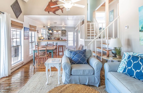 Jamaica Beach House | Waterfront Jamaica Beach 3/2.5 Bay Home with Private Pool