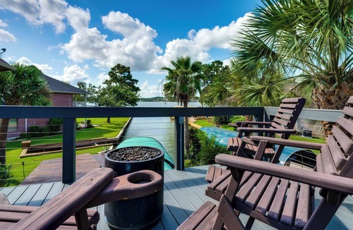 Walden on Lake Conroe House | Waterfront Lake Conroe Home w/Pool Access!