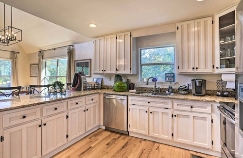 Dadeville House | Waterfront Lake Martin Home w/Private Dock & View