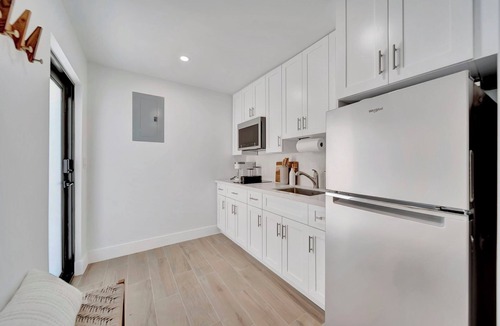 Coral Ridge Apartment | Waterfront Retreat Studio #5🌴 20-Min Walk to the Beach Summer Deals!