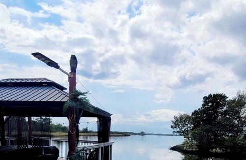 Baytown Apartment | Waterfront studio in amazing bay view with AC, WiFi