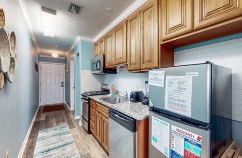 El Centro Beach House | Waterfront Townhome w/Shared Pool, Central AC, Free WiFi - Snowbird-Friendly