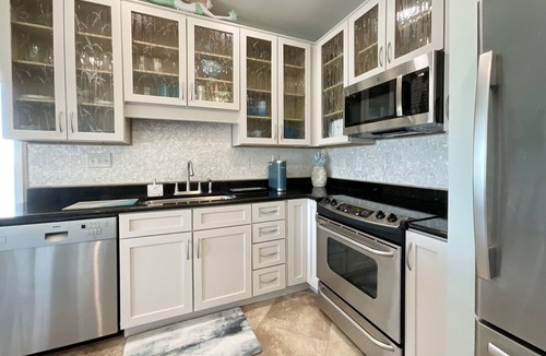 White Sands First Condo | Waterfront- Walk to the Beach- Private Balcony- Sleeps 2